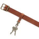 Leather Carabiner Belt Clip designed to fit belts up to 30 mm. Features a durable carabiner for attaching keys or tools. Easily adjustable for efficient tool placement. Ideal for woodworking, gardening, DIY projects